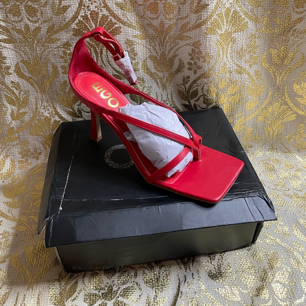 Trendy square toe heels